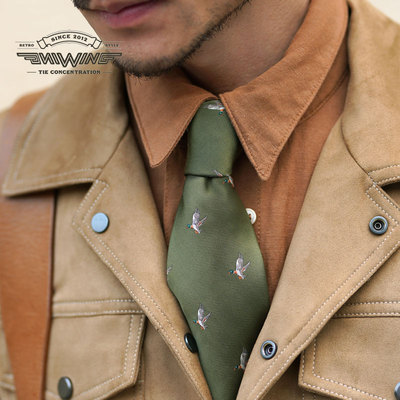 墨绿色动物提花小众宽版领带