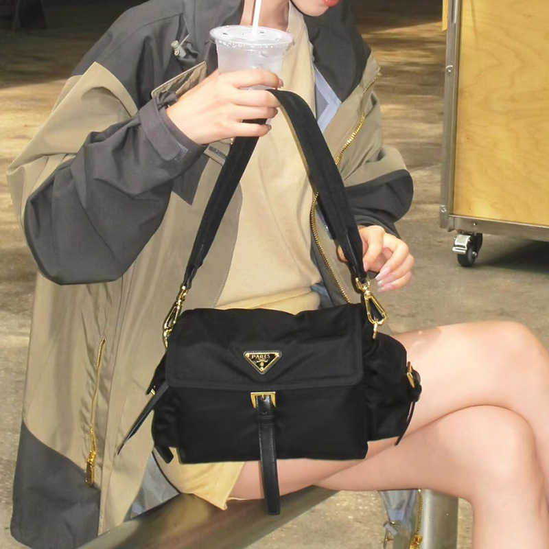 ins网红复古休闲百搭多口袋尼龙机车风单肩腋下包2025秋冬新款女