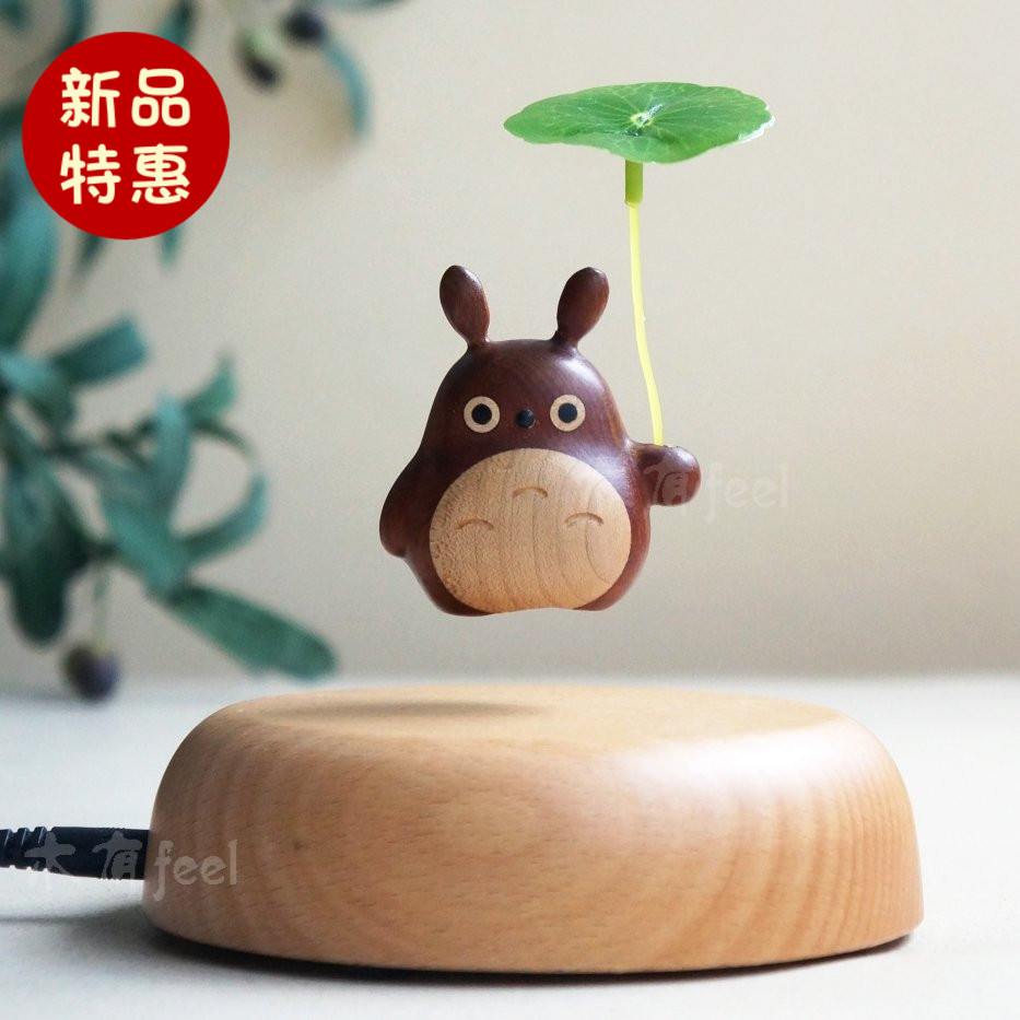 磁悬浮龙猫会飞的动态桌面工位摆件旋转黑科技实木质儿童朋友礼物