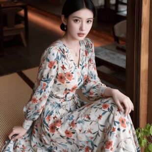 纯欲雪纺碎花长袖连衣裙女春秋季新款洋气设计收腰显瘦遮肚A字裙