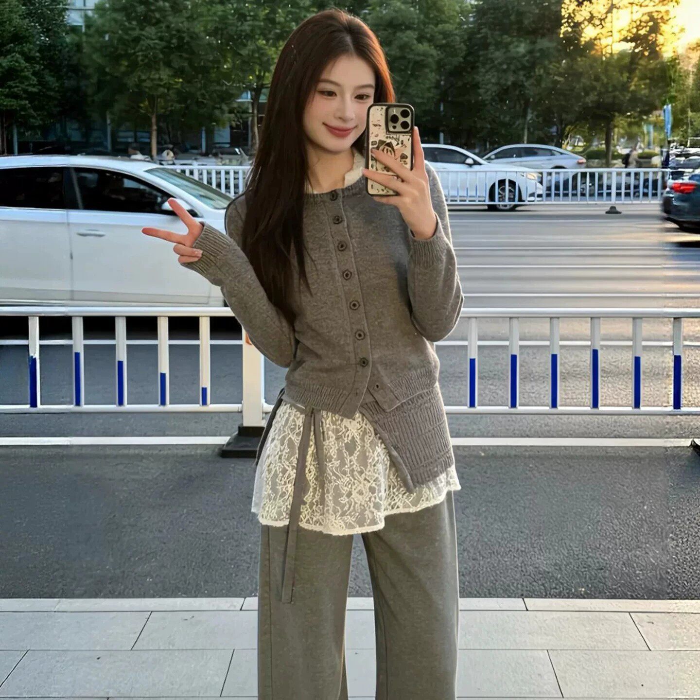 春秋灰色设计感开衫三件套女