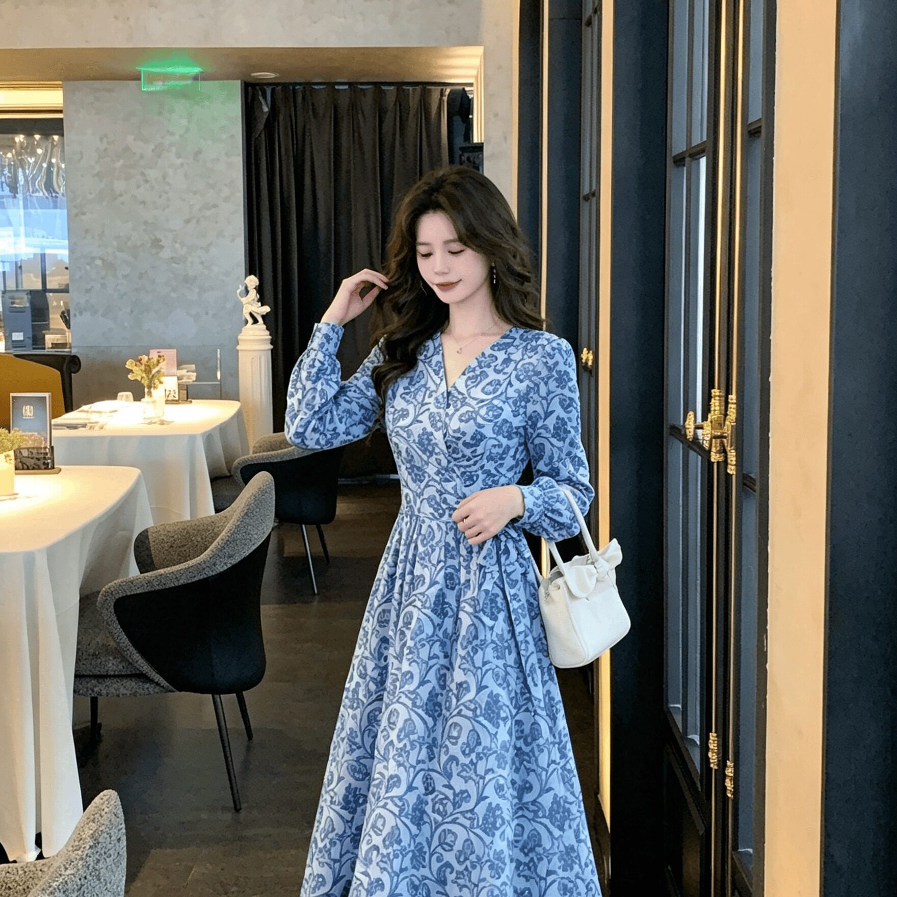 法式辣妈收腰显瘦V领A字连衣裙女