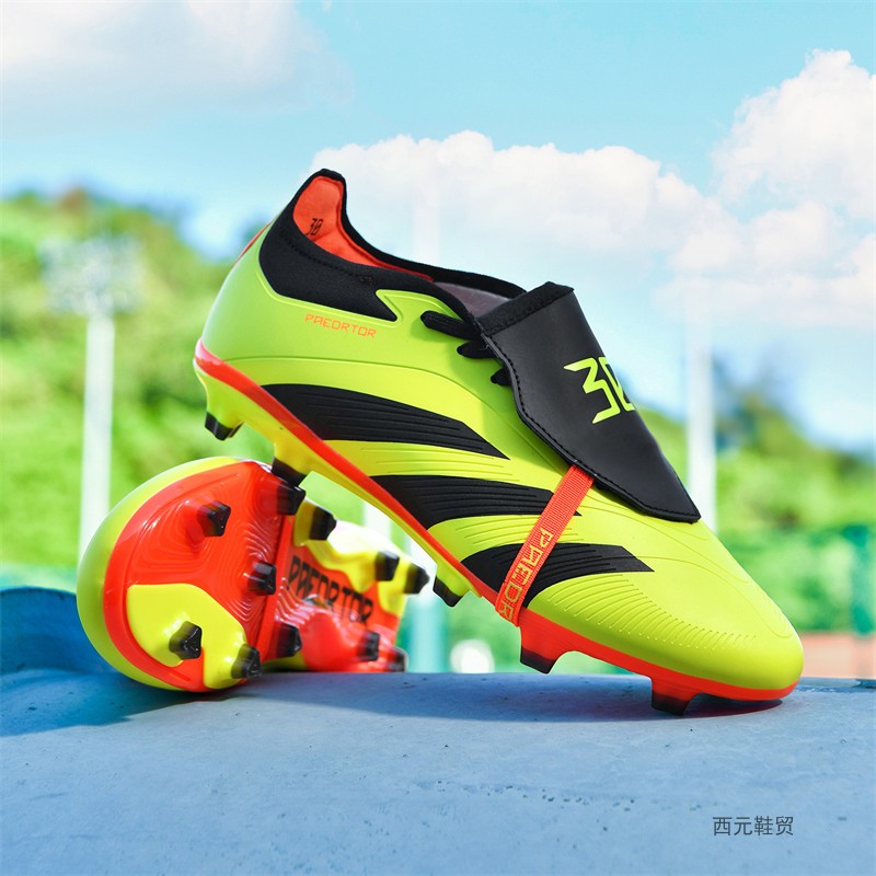 C罗梅西足球鞋碎钉鸳鸯世