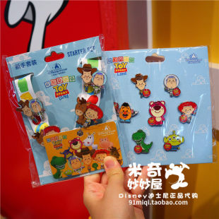 现货上海迪士尼国内代购玩具总动员草莓小熊胡迪套装pin徽章别针
