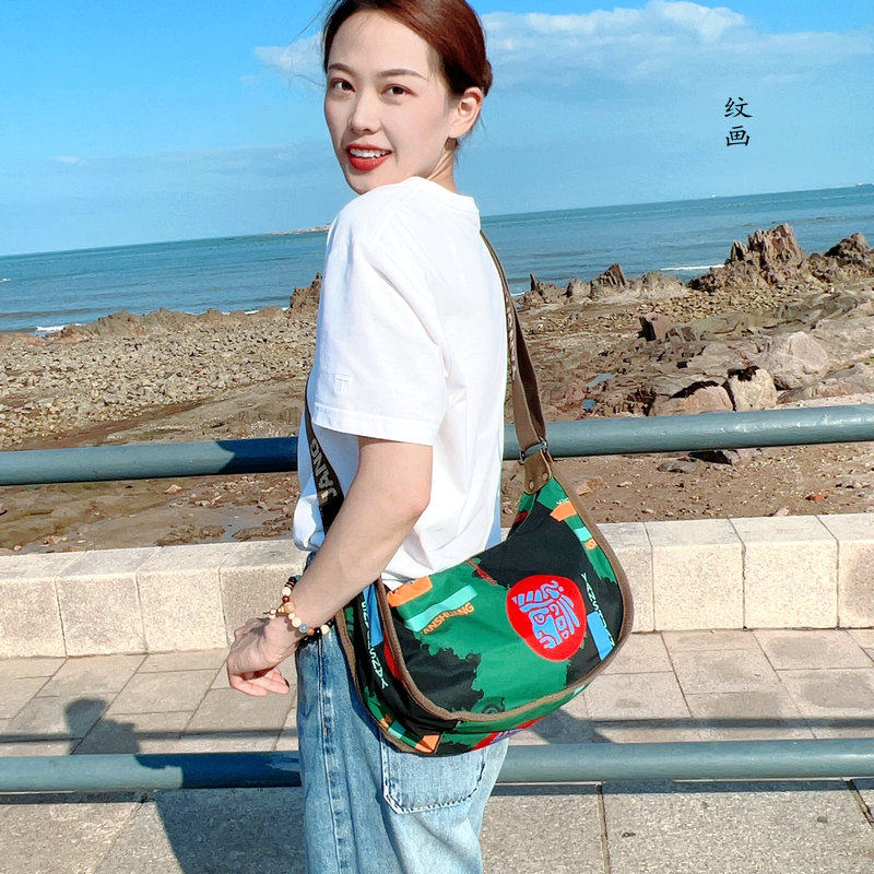 阎双创造3347印花中单肩包