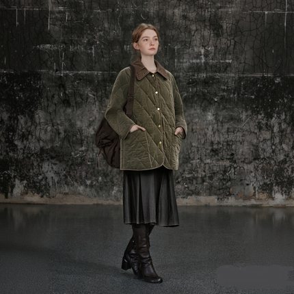 高端新款2025冬季英伦巴恩风经典菱形格灯芯绒领棉服外套