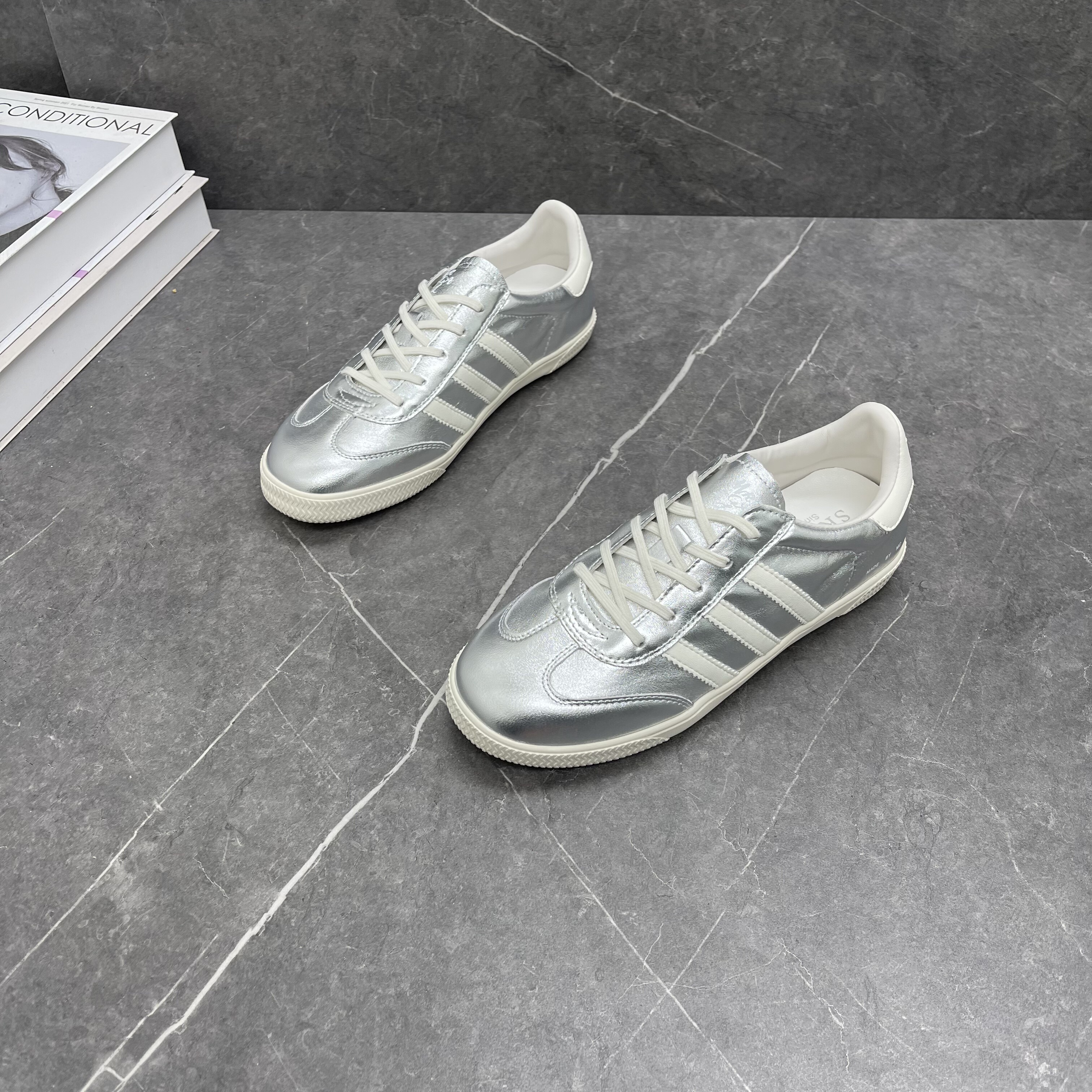 真皮小白鞋女平底2026春季新款牛皮系带软底舒适运动鞋潮休闲板鞋,女鞋,休闲板鞋,淘宝优惠券,粉丝福利购,淘宝优惠卷