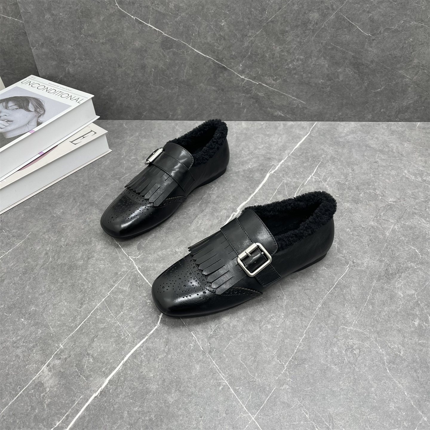 头层牛皮雕花流苏加绒小皮鞋