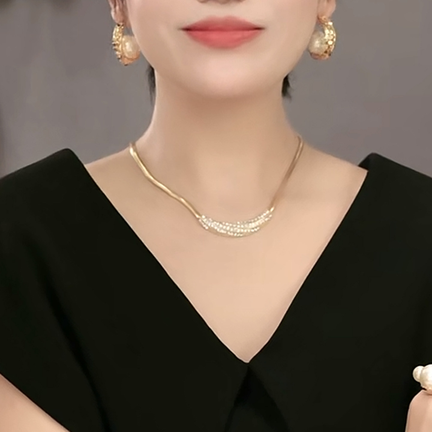 欧美轻奢镶钻月牙条纹项链女