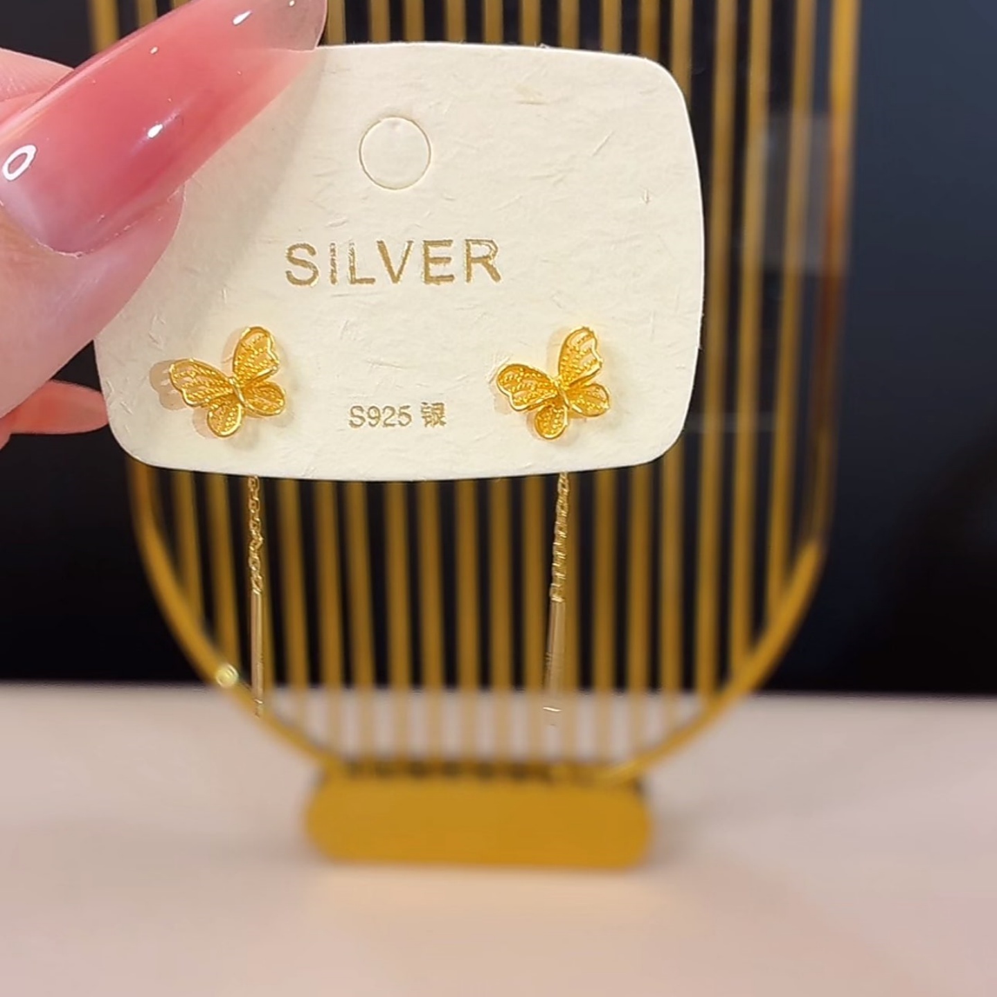 温柔百搭金色蝴蝶耳线女