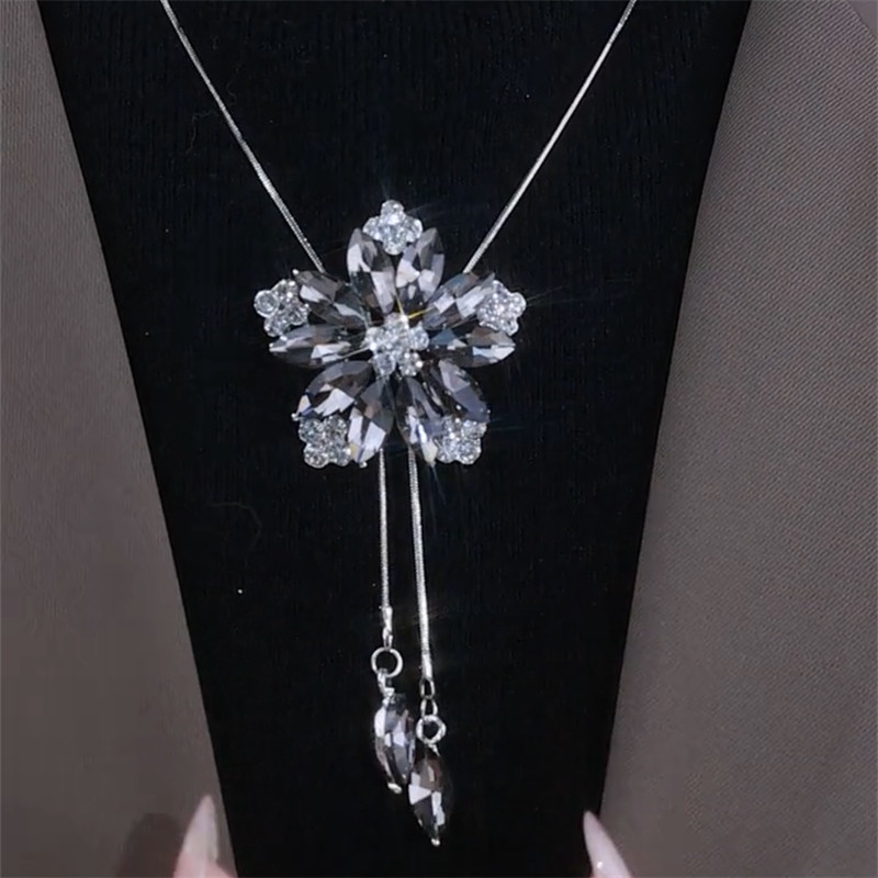 可调节锆石水晶花朵吊坠毛衣链女时尚设计感长款秋冬新款项链配饰