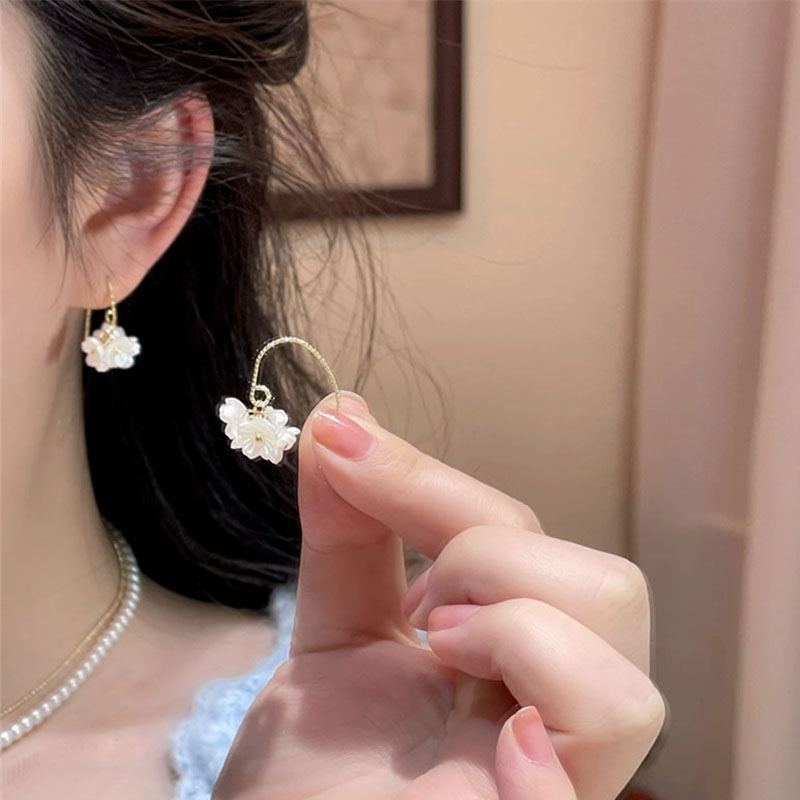 法式温柔白色花朵流苏耳环女
