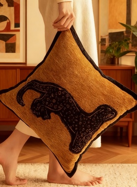 复古豹纹布艺抱枕靠垫送礼摆件