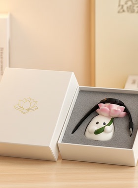 新中式手绘兔子树脂桌面摆件