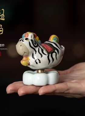 新中式陶瓷斑马可旋转手绘摆件