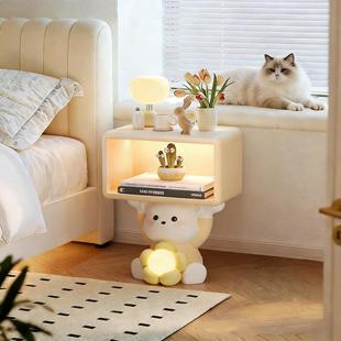 奶油风儿童房间小熊床头柜一体卧室落地灯摆件可爱装 饰布置物架