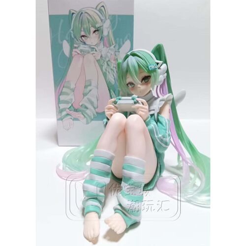 万代眼镜厂初音未来玩游戏手办