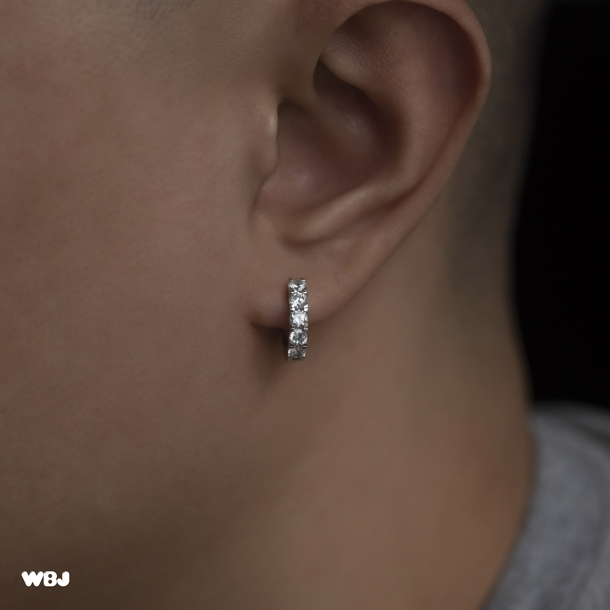 WBJ珠宝单排镶嵌镀金十字架耳环