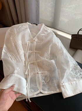 新中式香榭白茶提花v领盘扣外套女2024春季新款微透别致漂亮上衣