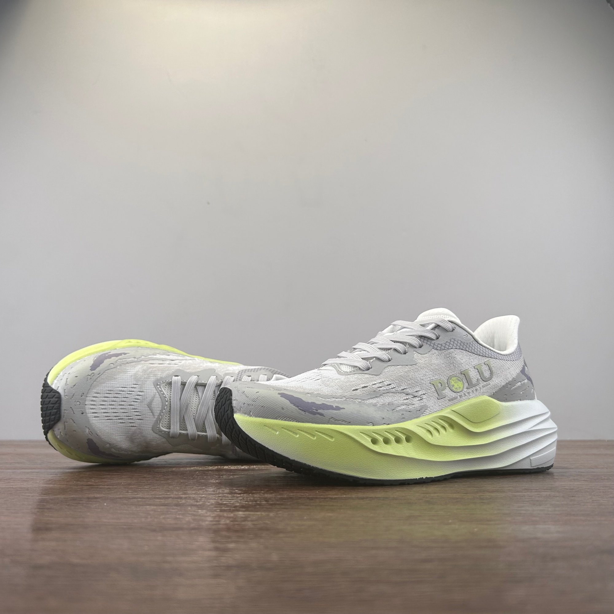 柜货！外贸透气网面城市跑步鞋