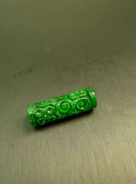 #K701满色辣绿缅甸天然A货翡翠圆柱形雕花管珠桶珠 作吊坠裸石