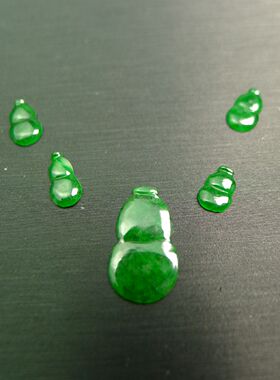 #3049 一套冰种满色辣绿天然A货翡翠葫芦套装 镶嵌锁骨吊坠美