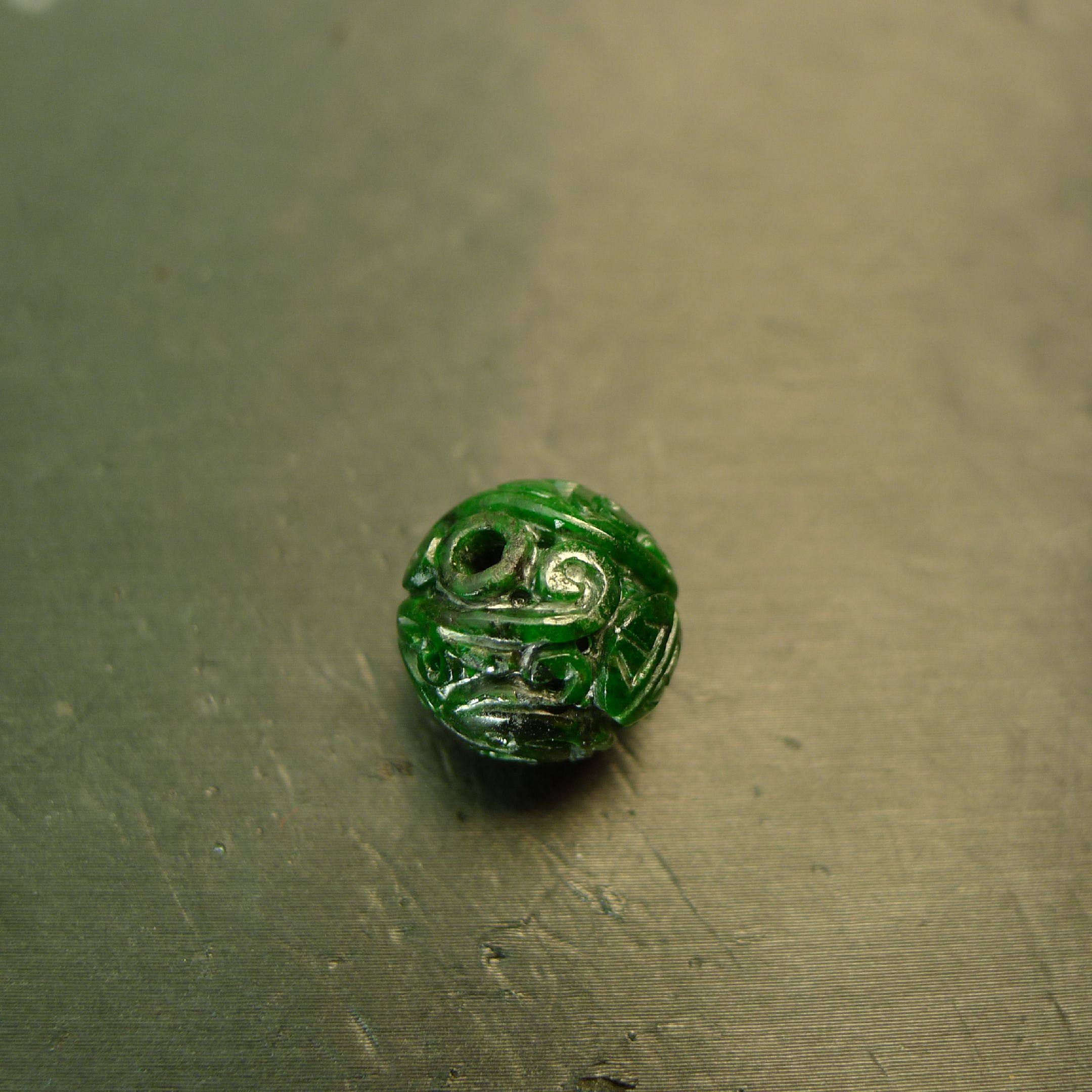 #K434深色辣绿缅甸天然A货翡翠团寿龙纹雕花圆珠子