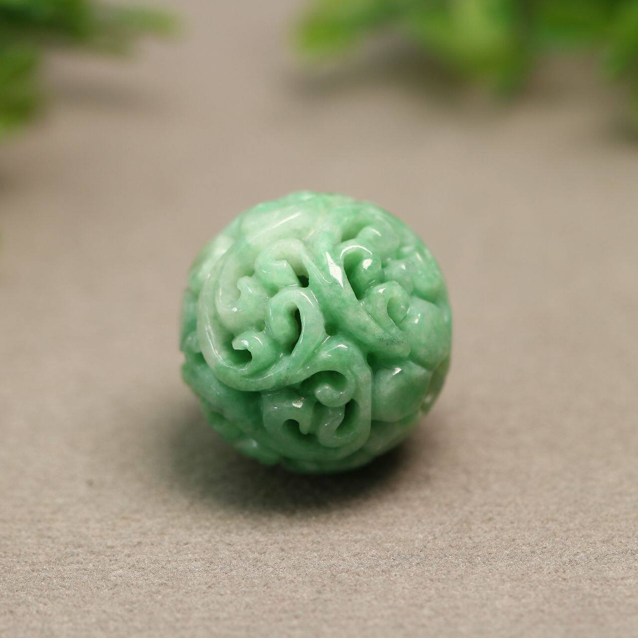 #9858 满色果绿天然A货翡翠镂空雕花大圆珠子佛珠