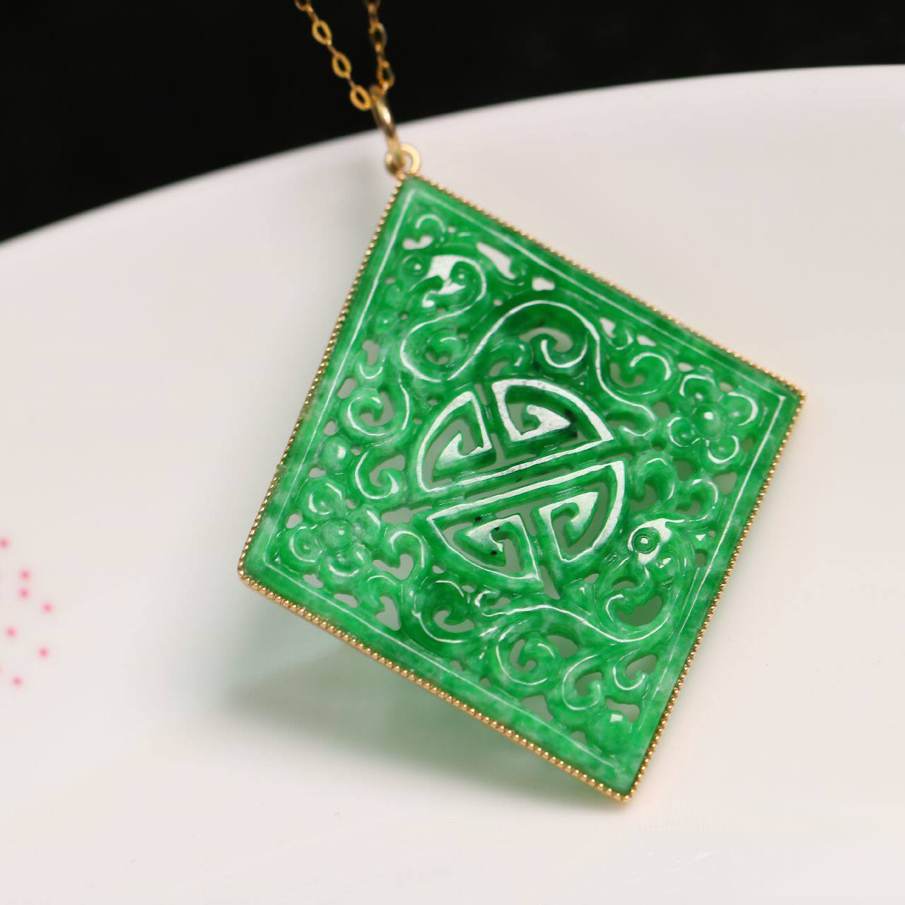 3410 18k金镶嵌满绿天然a货翡翠复古缕空福寿龙纹菱形锁骨吊坠