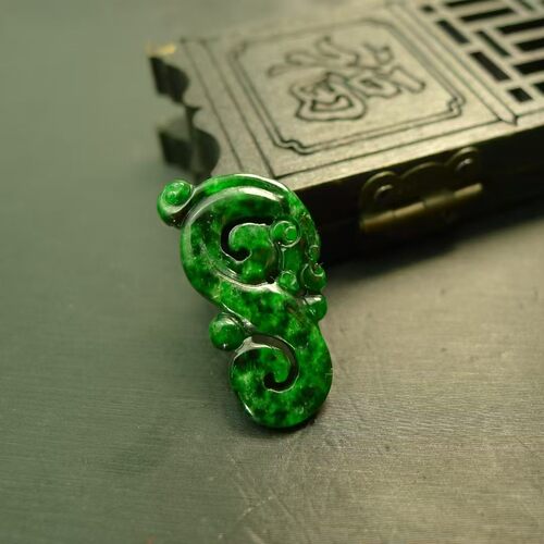 天然A货翡翠龙小吊坠花片