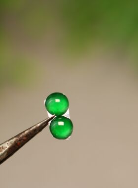 #H365老坑冰种满绿天然A货翡翠半球形圆蛋面戒面 5MM翡翠圆蛋面