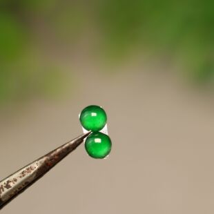 #H365老坑冰种满绿天然A货翡翠半球形圆蛋面戒面 5MM翡翠圆蛋面