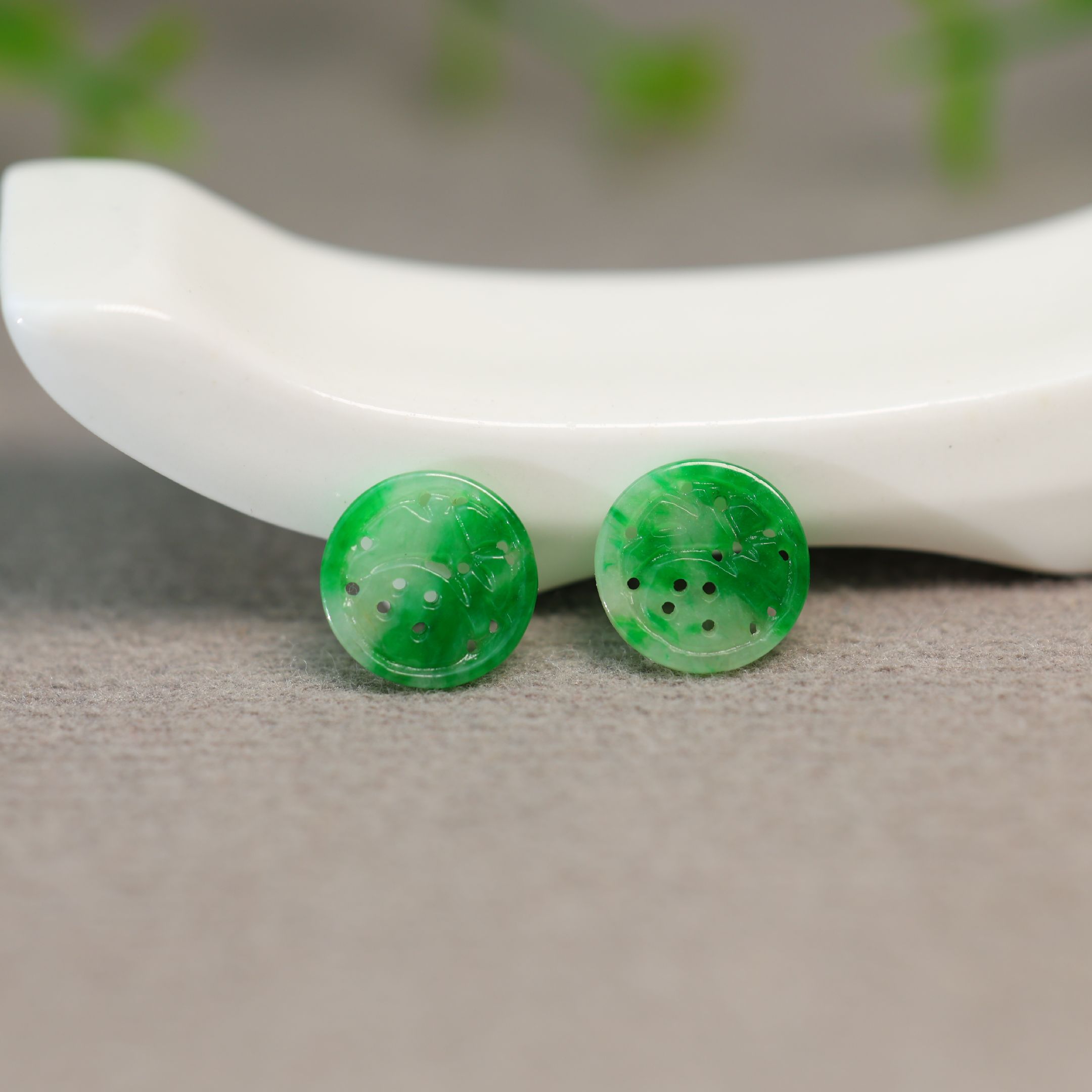 天然A货翡翠镂空圆形福字