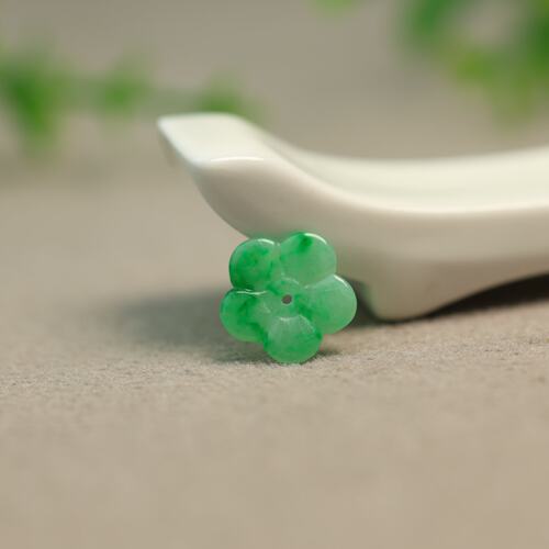 阳绿缅甸天然A货翡翠梅花戒面
