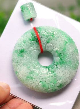 #L528 白底飘阳绿缅甸天然A货翡翠雕花大平安扣吊坠挂坠