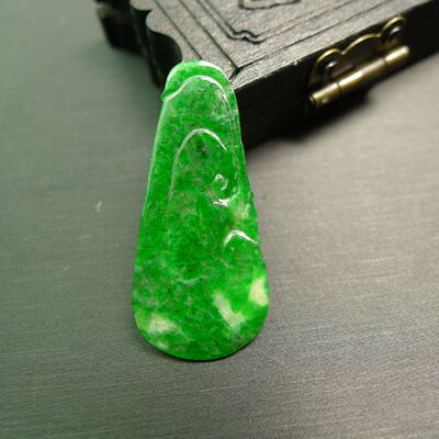 辣绿天然A货翡翠如意吊坠花片