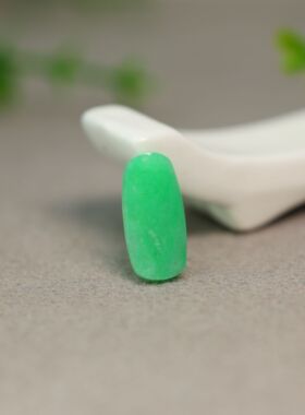#I750冰糯满色阳绿缅甸天然A货翡翠马鞍形戒面 镶嵌戒指裸石