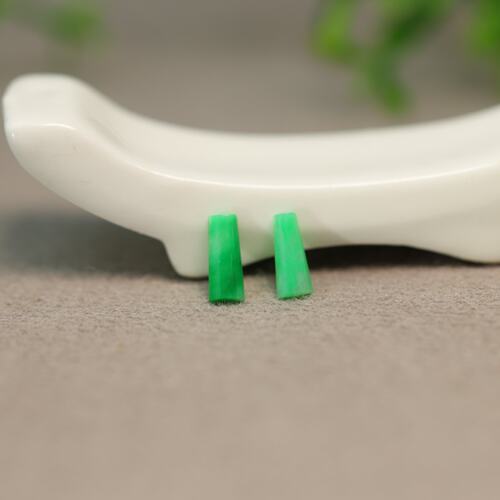 一对阳绿缅甸天然A货翡翠柱条