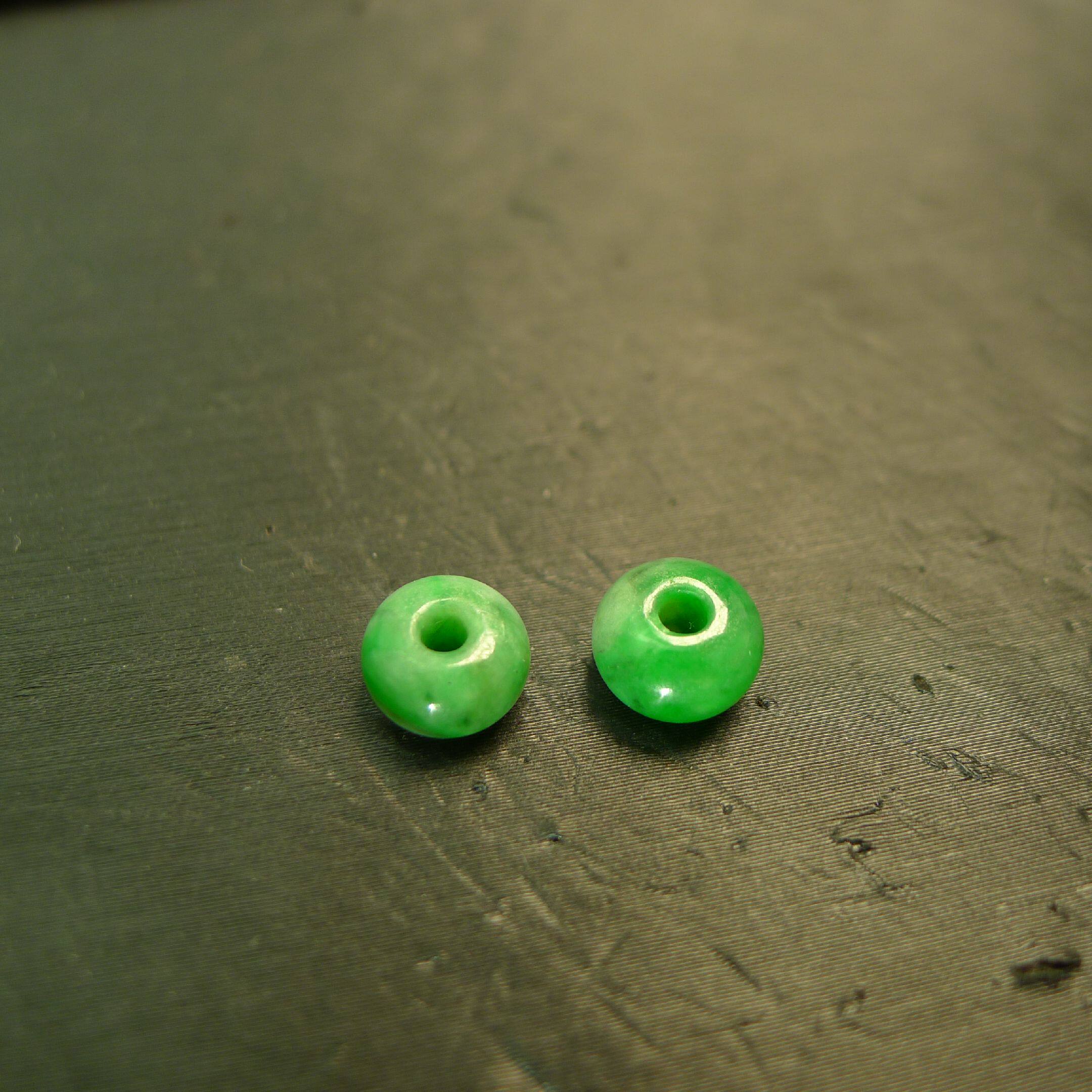 #I430一对辣绿缅甸天然A货翡翠算盘珠子小隔珠