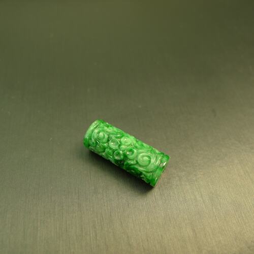 翡翠圆柱形雕花桶珠管珠吊坠