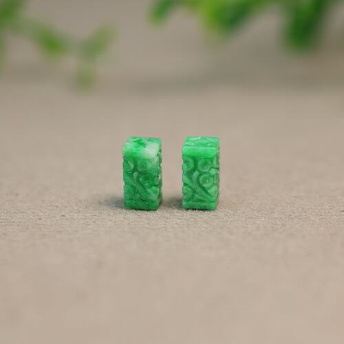 天然翡翠长方柱条形雕花路路通