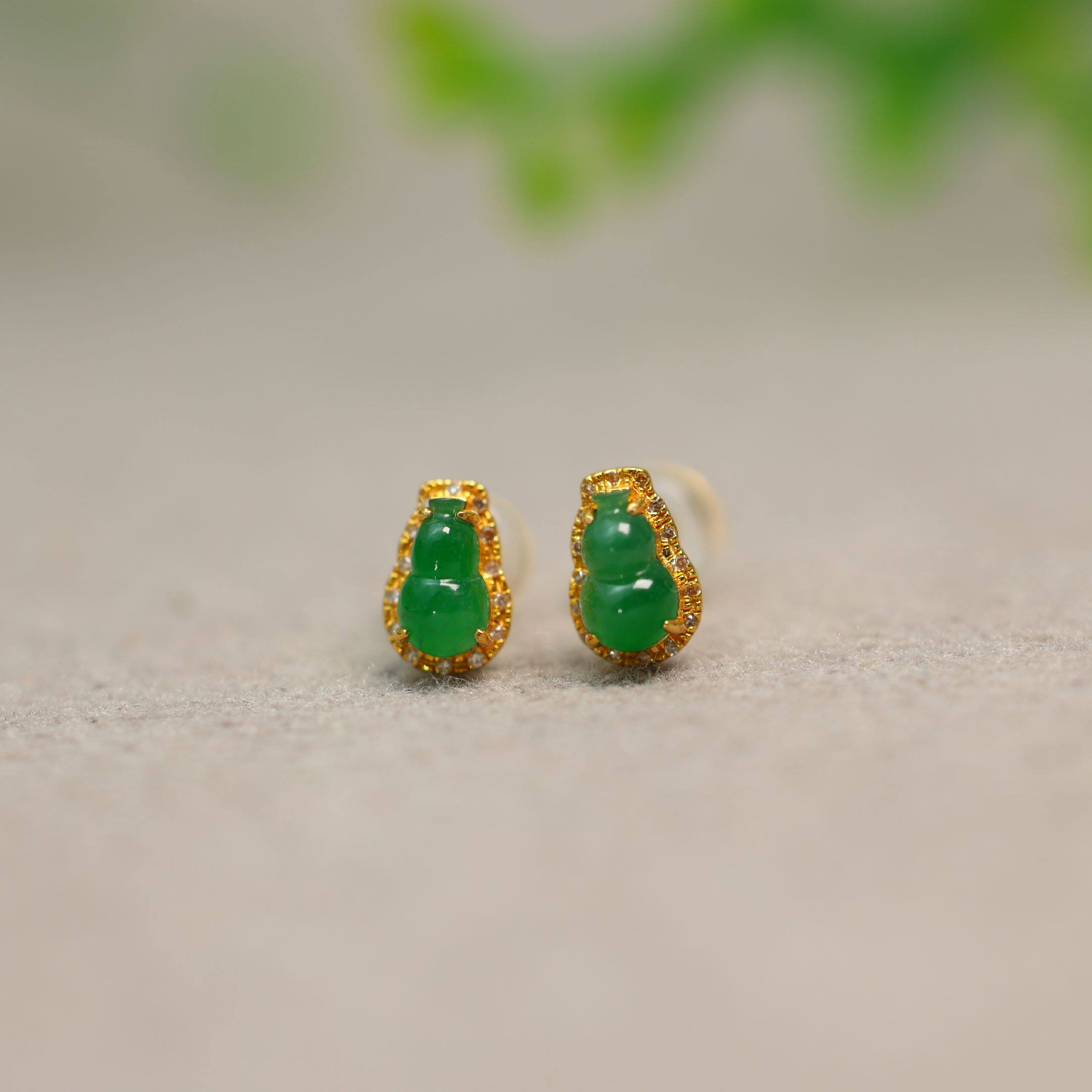 #H978 18K金镶嵌冰种满绿天然A货翡翠葫芦耳钉耳饰