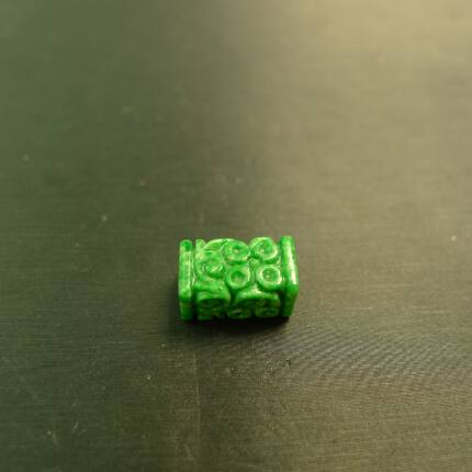#E674 满色辣绿天然A货翡翠龙纹路路通方形转运珠雕花桶珠