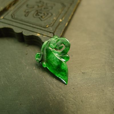 天然A货翡翠龙纹雕花吊坠花片