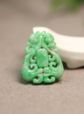 #D202糯底绿色天然A货翡翠三角形背云 镂空双龙捧寿背云
