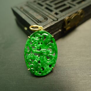 #A943 18K金镶嵌满色辣绿天然A货翡翠椭圆形镂空雕花锁骨吊坠