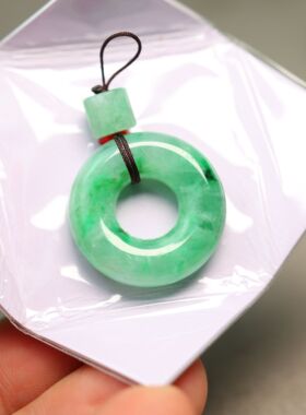 #K457阳绿缅甸天然A货翡翠甜甜圈面包圈小环吊坠