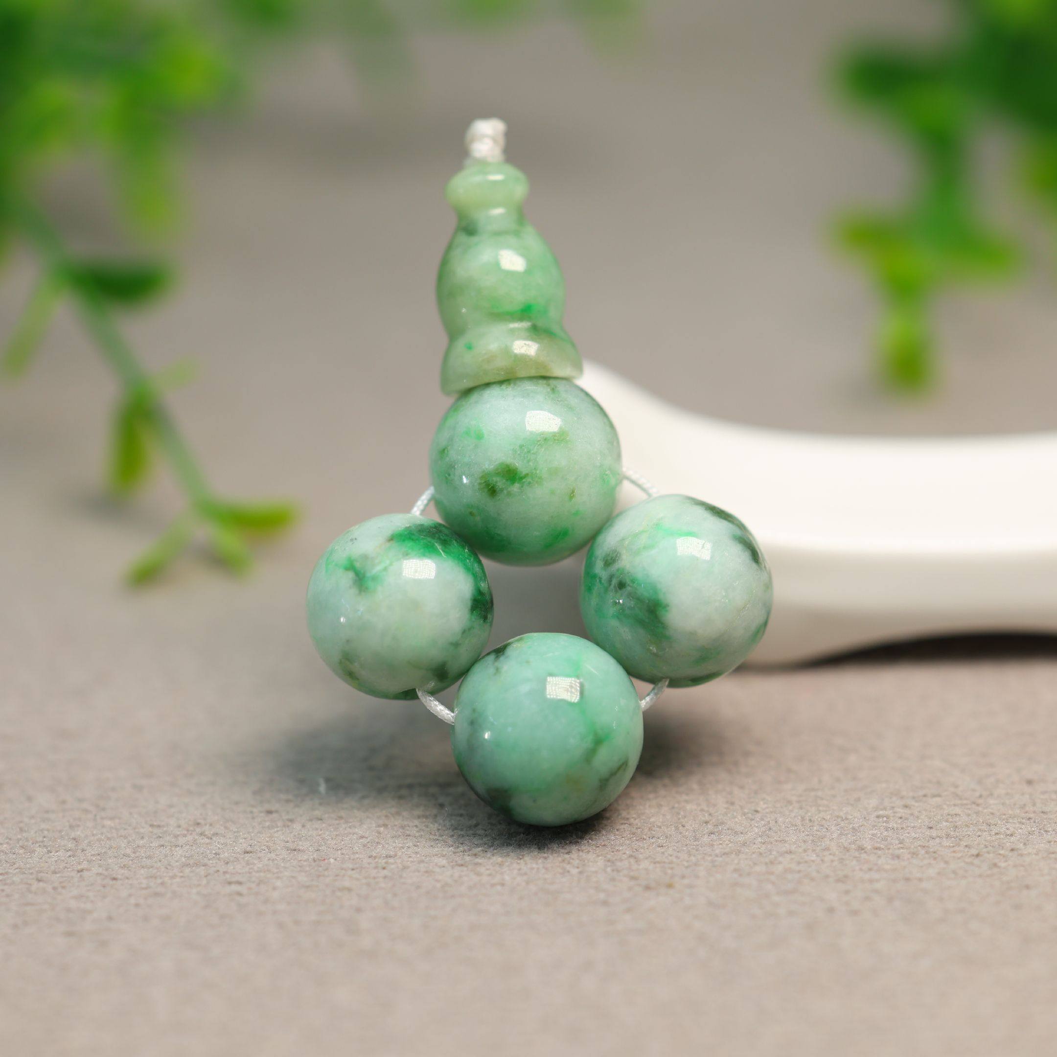 #J190白底飘绿花缅甸天然A货翡翠素面珠子三通佛头 佛珠珠串配件,珠宝/钻石/翡翠,翡翠裸石/蛋面,淘宝优惠券,粉丝福利购,淘宝优惠卷