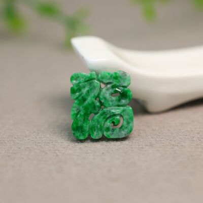 天然A货翡翠镂空方形福字吊坠