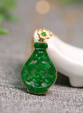 #1239 18K金镶嵌冰种满绿天然A货翡翠雕花花瓶锁骨吊坠挂坠